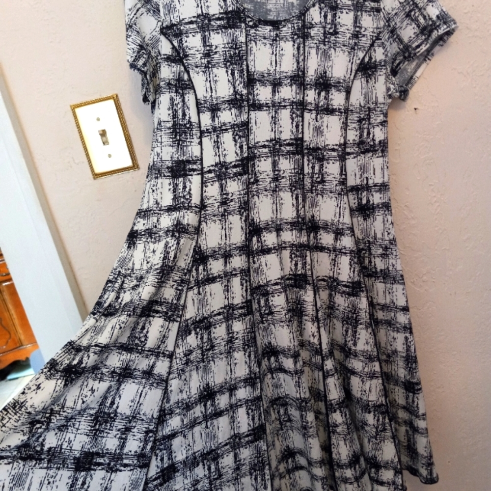 Sami & Jo white with black plaid size large dress.